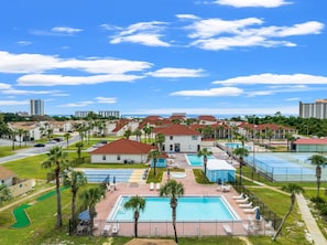 Outdoor pool, a heated pool - Townhouse in Beautiful Horizon South Resort, 5 min walk to Panama City Beach, Fl (Panama City Beach)