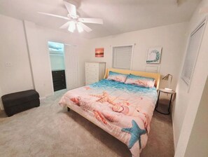2 bedrooms, iron/ironing board, free WiFi, bed sheets - OBX~Beach~Sunsets~Bike Path~Mini Golf~Lighthouses~Shops~Walking Distance~Sunrise (Kill Devil Hills)