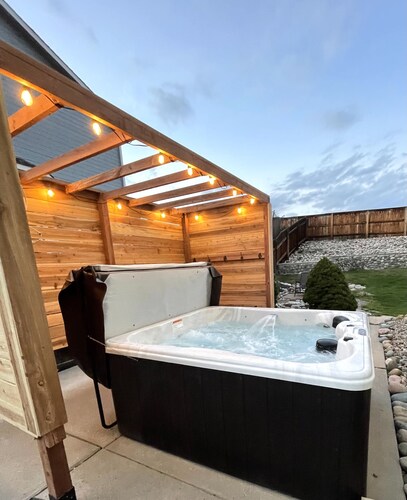 Mountainside Retreat w/ Gym & Hot Tub, Near Hiking, Minutes from AFA