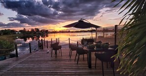 تناول الطعام بالخارج