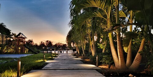 Luxury Miami Mansion/Beach/Pool/BB Court & Golf