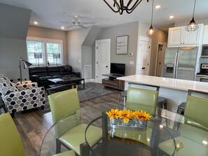Interior - 4th Street Mkt Apt 302: Convenient Walk to Main Street | 2BR Apt in Highlands (Highlands)