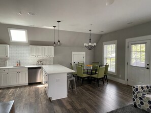 Dining - 4th Street Mkt Apt 302: Convenient Walk to Main Street | 2BR Apt in Highlands (Highlands)