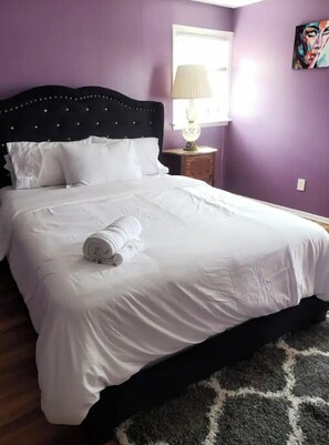 3 bedrooms, desk, iron/ironing board, free WiFi