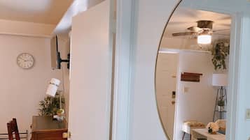 1 bedroom, desk, free WiFi, bed sheets