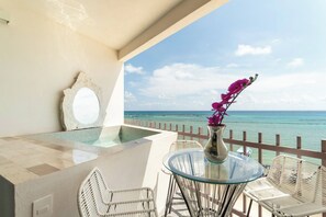 Outdoor dining - IT BEACH: Exclusive BeachFront with Plunge Pool (Playa del Carmen)