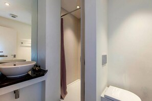 Bathroom - Remarkable 2-bed Apartment in London (London)