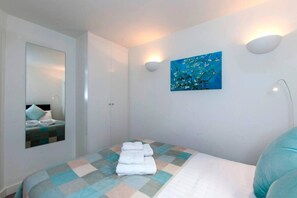 2 bedrooms, iron/ironing board, free WiFi, bed sheets - Remarkable 2-bed Apartment in London (London)