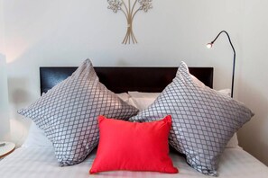 Appartement, Plusieurs lits | 2 chambres, fer et planche à repasser, accès au Wi-Fi (inclus)