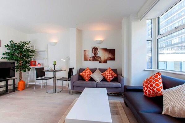 Apartamento, várias camas | Sala de estar