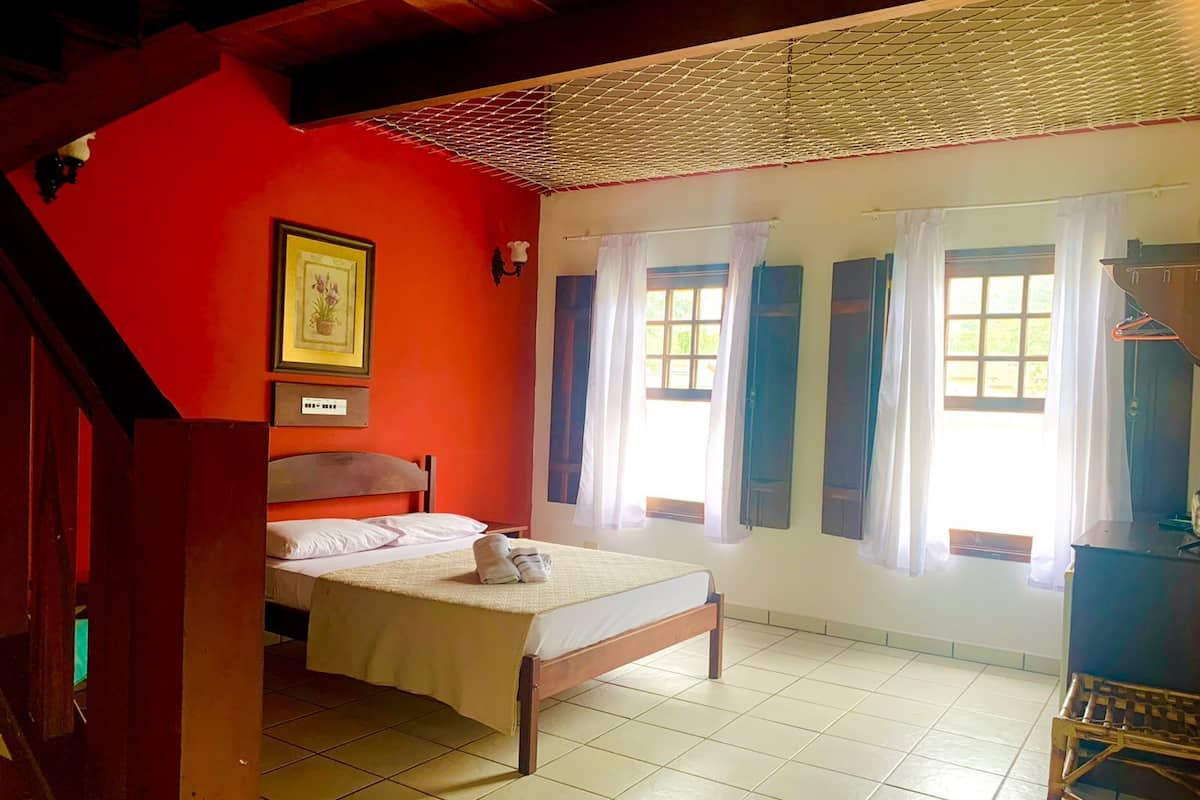 Family Room, Multiple Beds, Private Bathroom, Pool View | Bed sheets