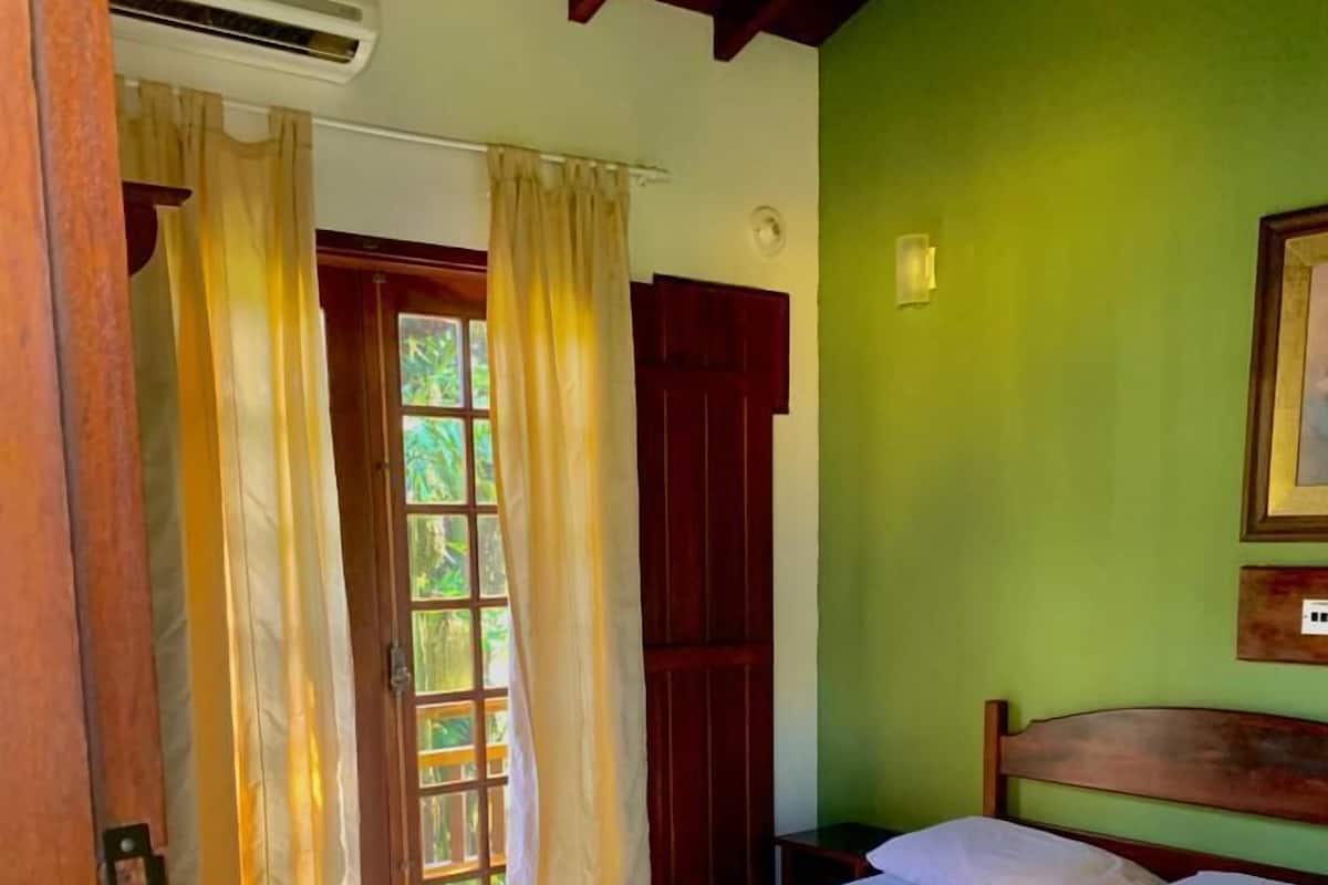 Standard Double Room, 1 Double Bed, Mountain View | Bed sheets