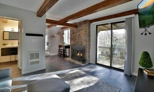 Cozy condo on the hill across from Sugar Mountain