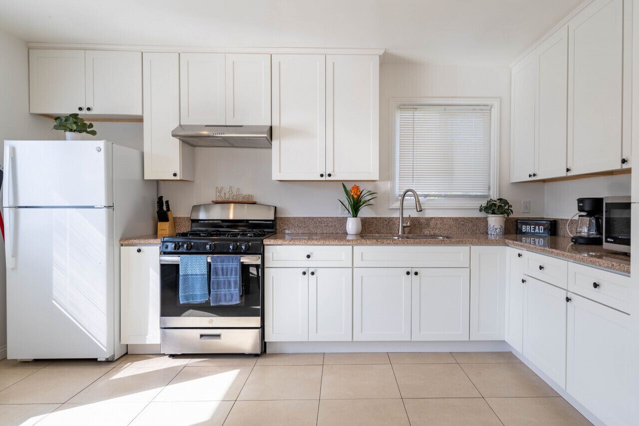 冰箱、微波炉、烤箱、炉灶