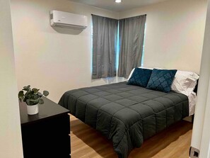 3 bedrooms, desk, iron/ironing board, WiFi