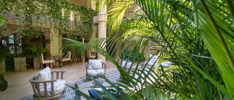 32-inch flat-screen TV with cable channels, TV, heated floors