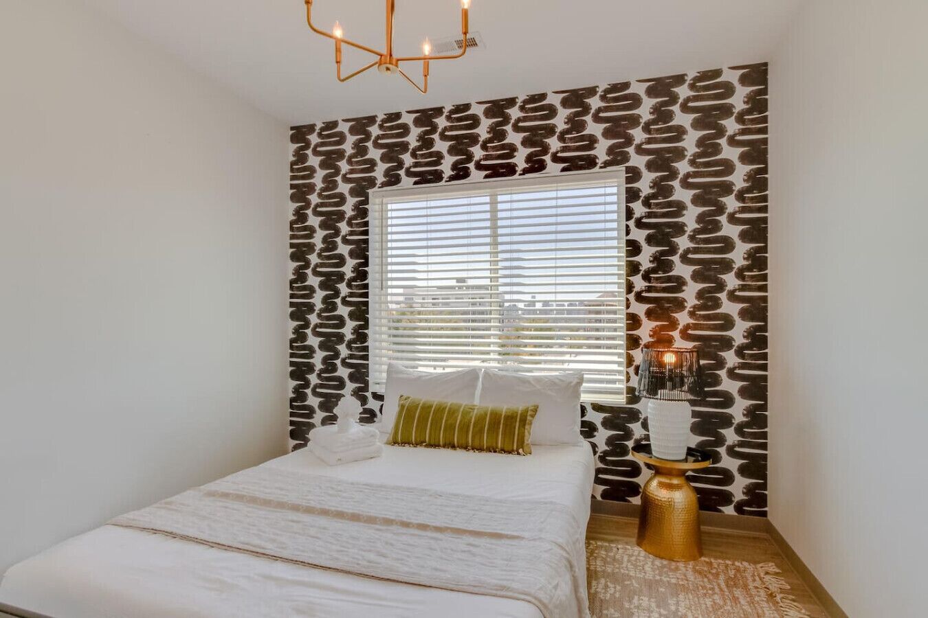 4 Schlafzimmer, Schreibtisch, Bügeleisen/Bügelbrett, WLAN