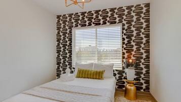 4 bedrooms, desk, iron/ironing board, WiFi