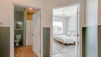 4 Schlafzimmer, Schreibtisch, Bügeleisen/Bügelbrett, WLAN