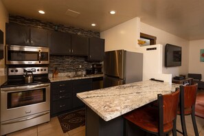 Refrigerador, microondas, horno, placa de cocina