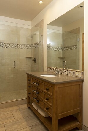 Shower, hair dryer, towels - Kendall 543 - Managed by Purgatory Resort (Durango)