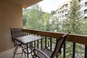 Outdoor dining - Village Center 513 - Managed by Purgatory Resort (Durango)