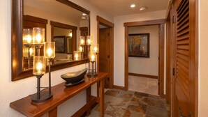 A hallway with a wooden console table, a large mirror, and a bowl. - Purgatory Lodge 104 - Managed by Purgatory Resort (Durango)