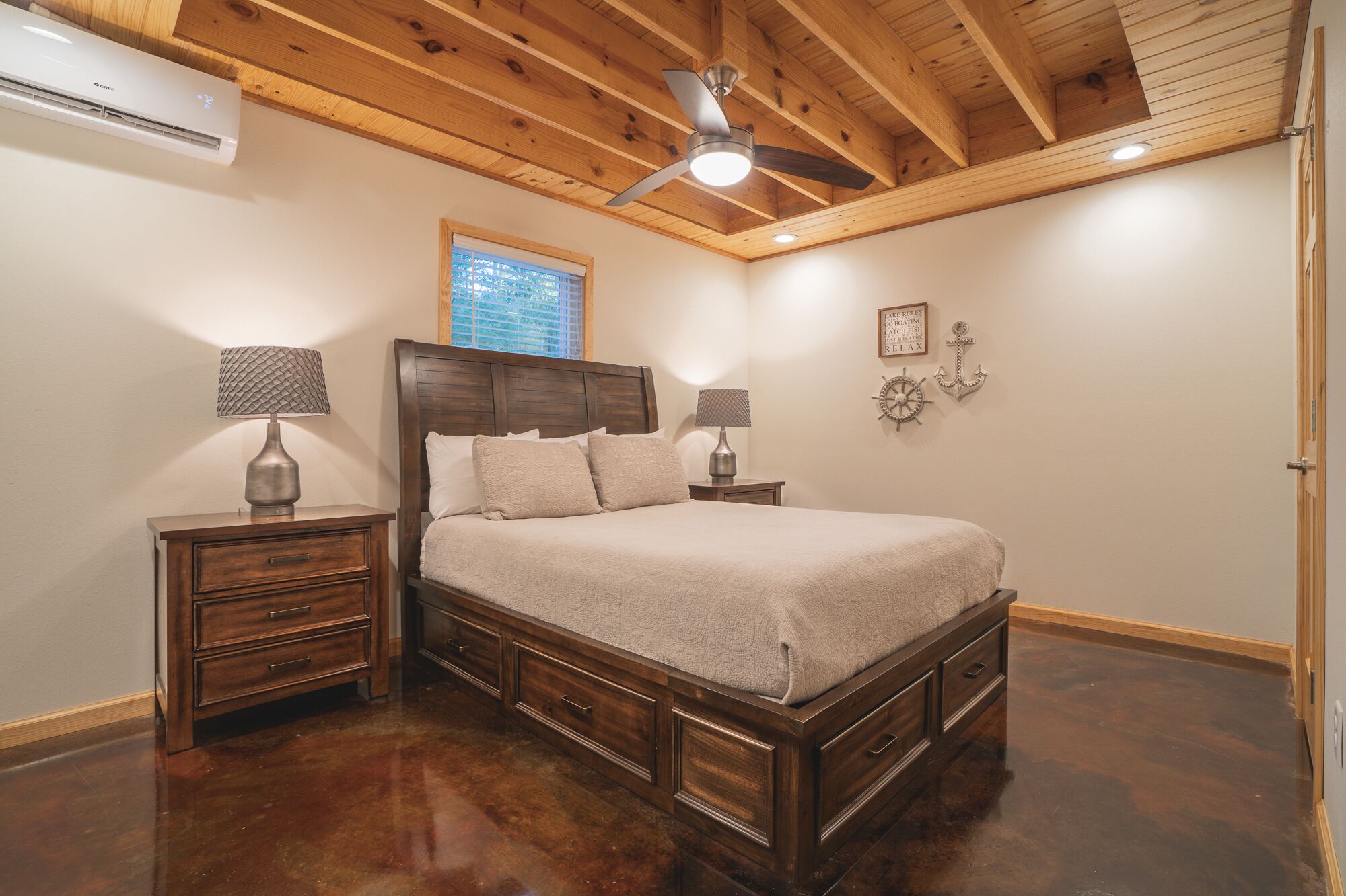 1 多间卧室、床单