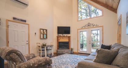 Cabin C at Safe Harbor Brady Mountain on Lake Ouachita!