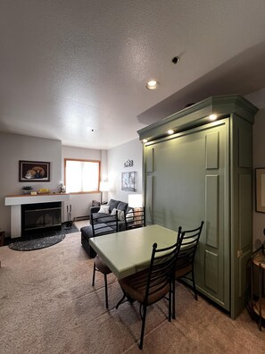TV, fireplace, books - Plaza View Studio for 2 in Purgatory Village, perfect for your mountain getaway! (Durango)