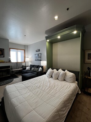 1 bedroom, iron/ironing board, WiFi, bed sheets - Plaza View Studio for 2 in Purgatory Village, perfect for your mountain getaway! (Durango)