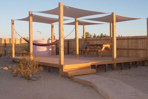 Property grounds - Pink Moon Cabin - Beautiful Cozy Secluded Retreat (Joshua Tree)