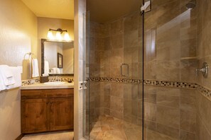 Combined shower/bathtub, hair dryer, towels - Purgatory Lodge 101 -  Managed by Purgatory Resort (Durango)