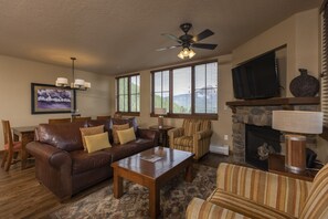 TV, fireplace, books - Purgatory Lodge 301 - Managed by Purgatory Resort (Durango)