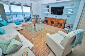 Smart TV, DVD player, streaming services