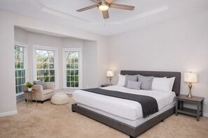 5 habitaciones, escritorio y tabla de planchar con plancha 