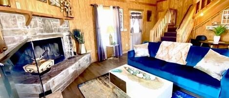 Smart-TV, Kamin, Tischfußball