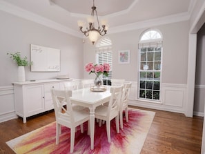 Dining - Sleeps 24 • BBQ • Fire Pit • Games • Pets OK (Charlotte)