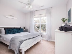 12 habitaciones, escritorio y tabla de planchar con plancha 