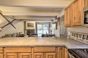 Interior - Lakefront Condo w/ Mtn Views in Dillon! (Dillon)
