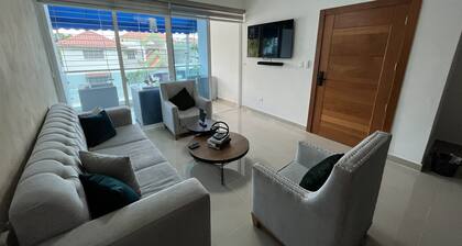 Lovely 3-bedroom condo with free parking