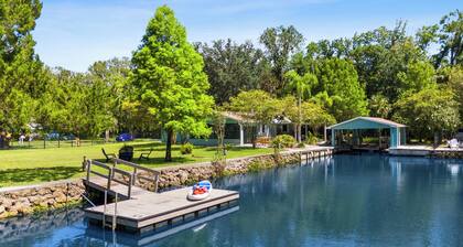 Waterfront Family Fun on the water paddle to main river and springs in minutes.