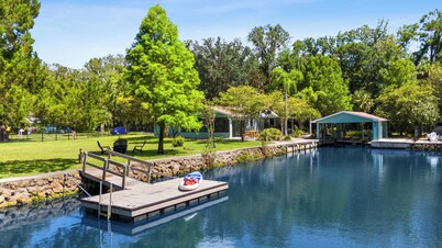 Waterfront Family Fun on the water paddle to main river and springs in minutes.