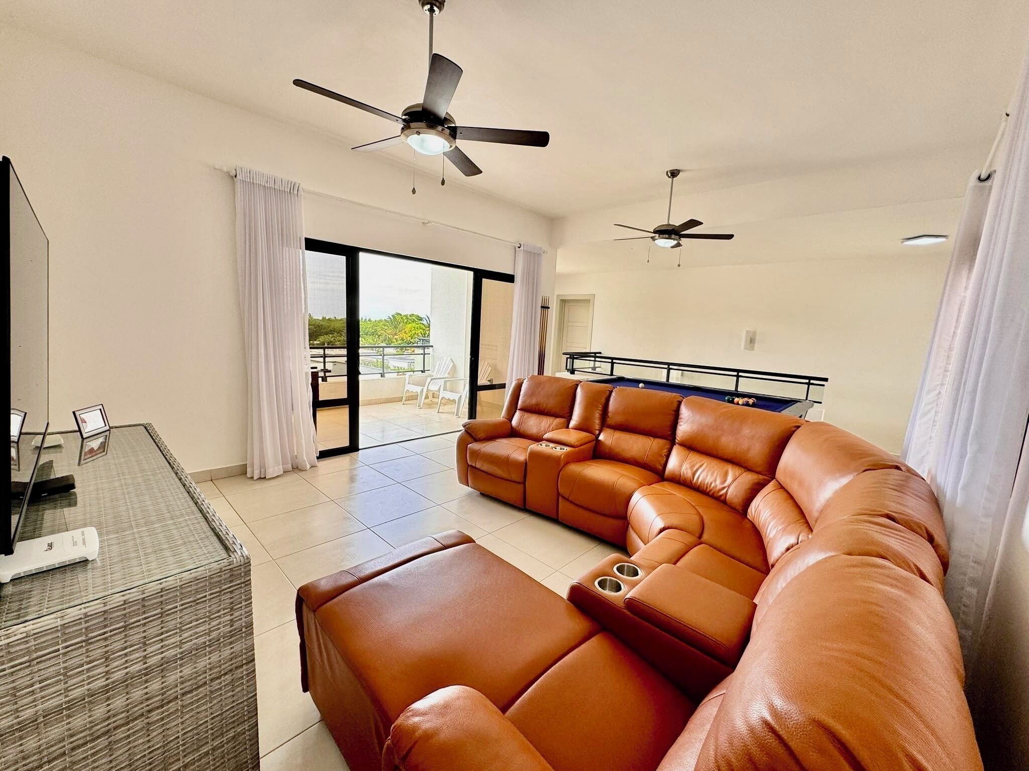 智能电视、桌上足球、书