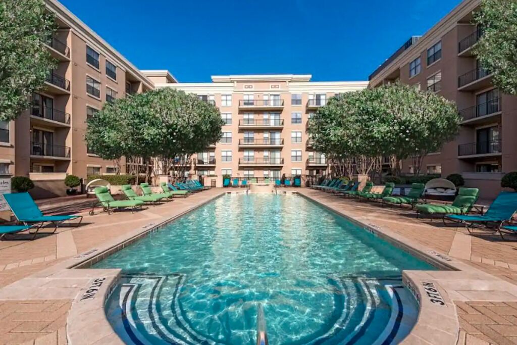 Spacious Apartment In Beautiful Uptown Dallas!