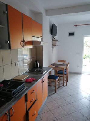 Fridge, stovetop, cookware/dishes/utensils - Apartments Dijana - Two bedroom Apartment with Terrace (Viganj)