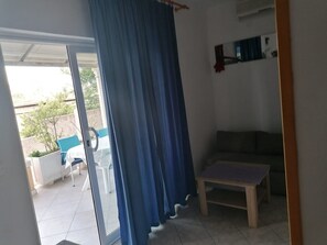 Flat-screen TV - Apartments Dijana - Two bedroom Apartment with Terrace (Viganj)