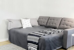 1 bedroom, iron/ironing board, travel crib, free WiFi - Global Cup The City Escape Arboretum Tickets Included (Dallas)