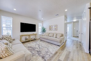 TV, mesa de pingue-pongue