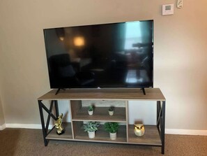 Interior - Apt 4 Convenient Location (Masury)